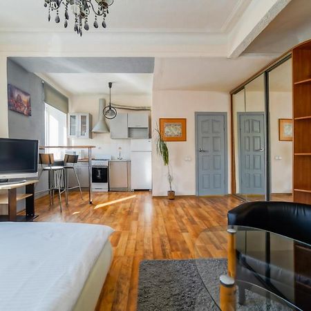 In The Center Of Minsk Apartment Bagian luar foto