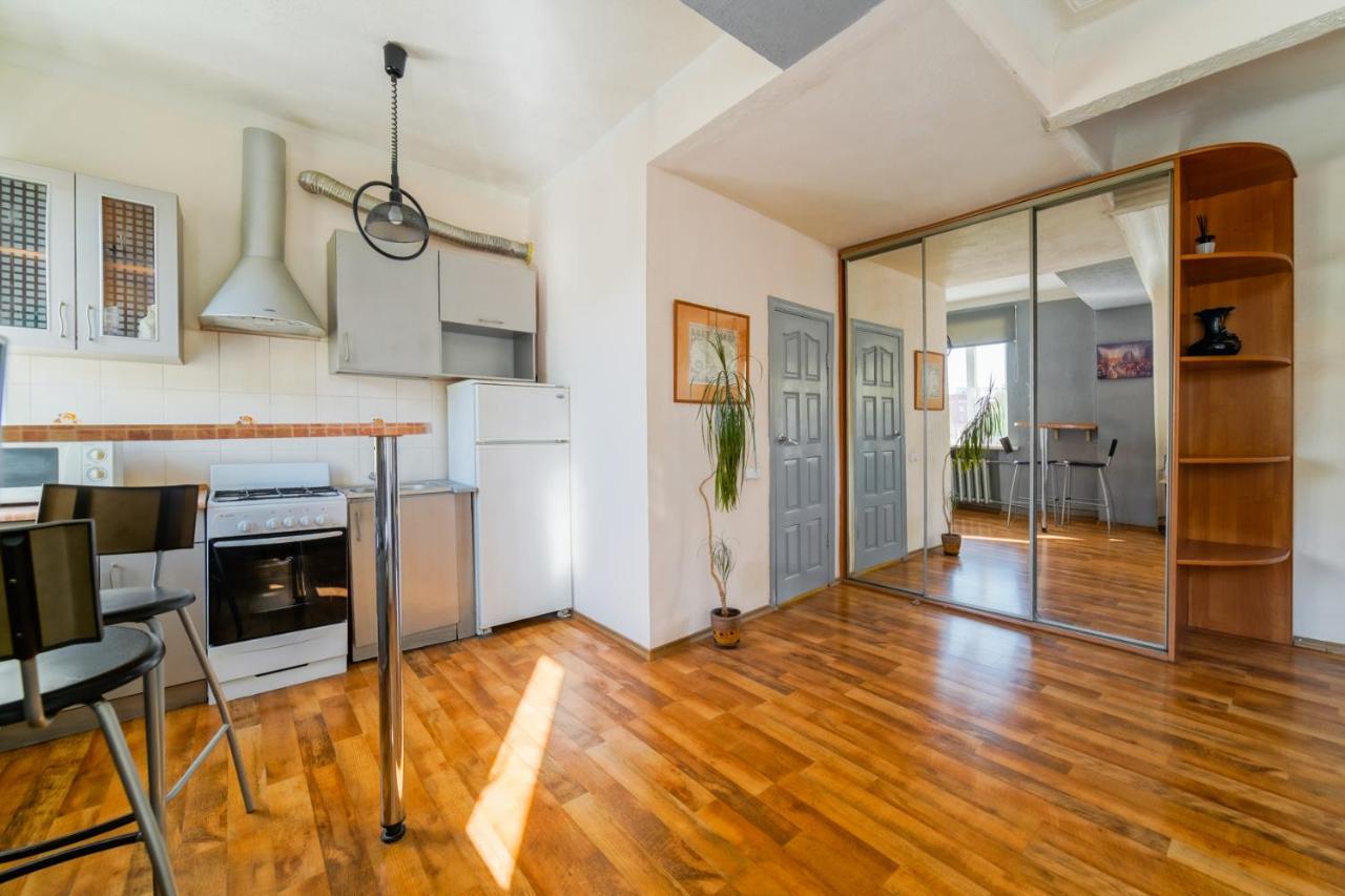 In The Center Of Minsk Apartment Bagian luar foto